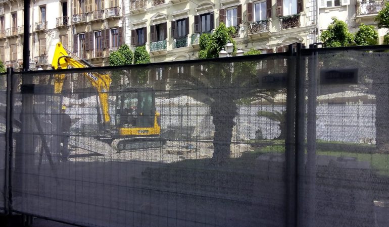 Cagliari: Iniziati i lavori in piazza Yenne, disagi per commercianti e clienti