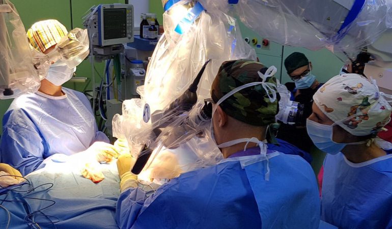 Al Policlinico Duilio Casula,  per la prima volta in Italia, eseguito un delicato intervento per ripristinare la mobilità delle corde vocali
