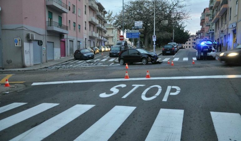 Cagliari: Ford fiesta contro fiat Bravo  con conducenti in stato di ebbrezza