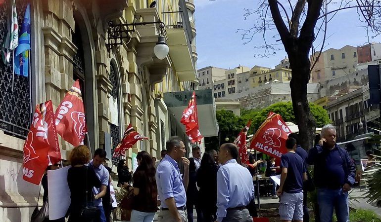 Cagliari: domani  nuovo presidio dei  lavoratori licenziati della ditta esterna della Camera di Commercio