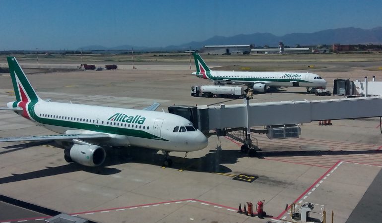 Avaria a un motore: volo Alitalia rientra a Cagliari