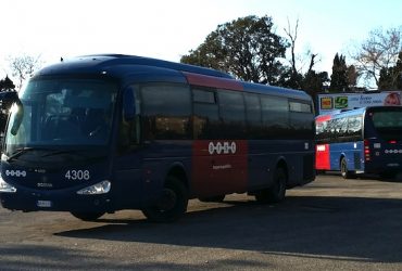 Capoterra: buttano i sedili del bus dal finestrino per colpire le auto.