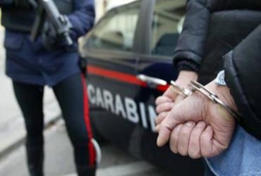 Teulada, distrugge arredi in un bar: arrestato