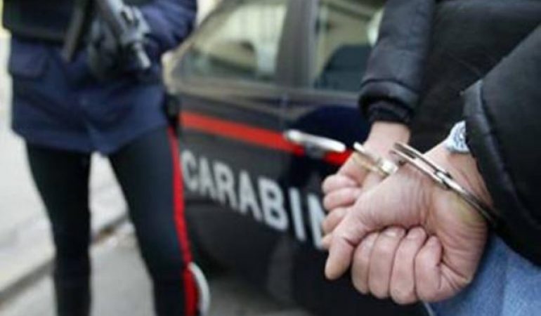 Teulada, distrugge arredi in un bar: arrestato