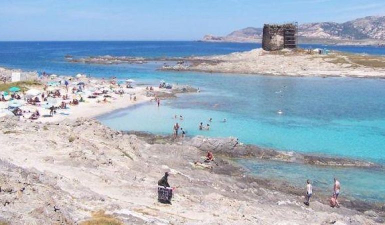Imposta di soggiorno e spiagge a numero chiuso per la stagione turistica in Sardegna