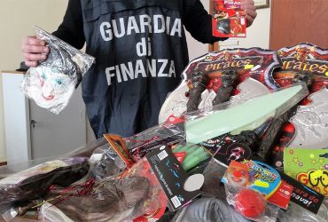 Maxi sequestro di costumi e giochi di Carnevale a Cagliari