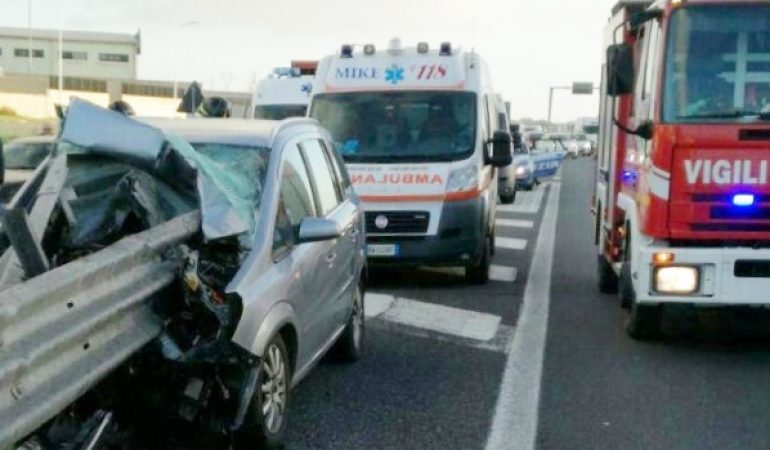 Un morto e due persone ferite in due incidenti sulle strade del sud Sardegna.