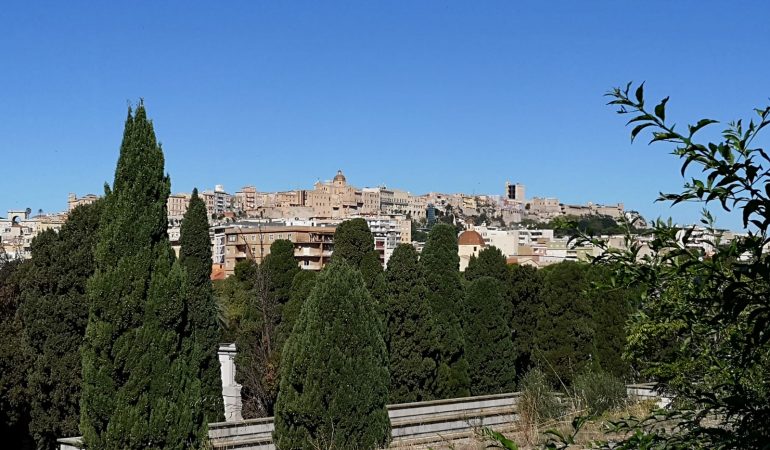 Cagliari, un museo tra i cipressi: Viaggio alla scoperta del Cimitero di Bonaria