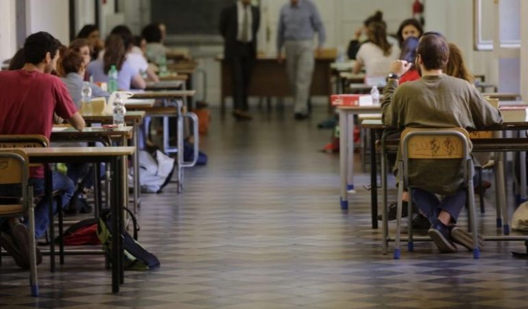 Per la Maturità 2017 il ministro Fedeli firma l’ordinanza, anche un video per aiutare gli studenti a prientarsi