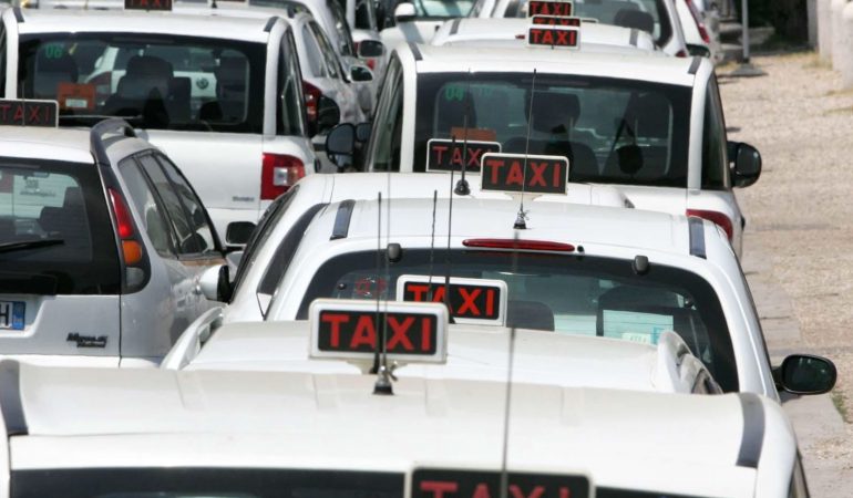 Pochi giorni ancora per diventare autisti di taxi, Ncc e barche