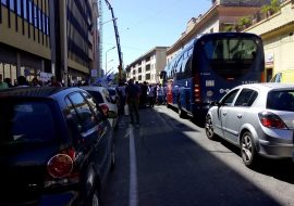 Traffico bloccato in via Roma per la manifestazione dei Centri di Riabilitazione – VIDEO