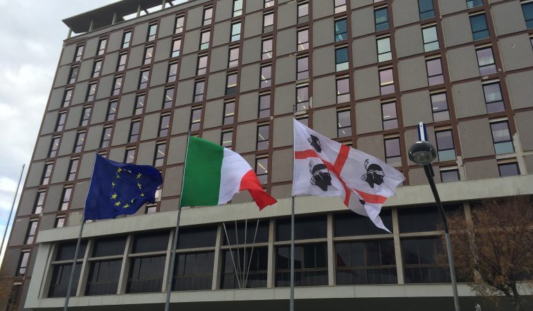 Cagliari: Topi nel palazzo della Regione