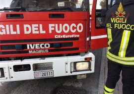 Si ribalta sulla Provinciale 15. Autista di camioncino in codice rosso