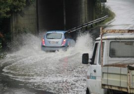 Cagliari:strade chiuse e allagamenti. La polizia invita a non usare l’auto