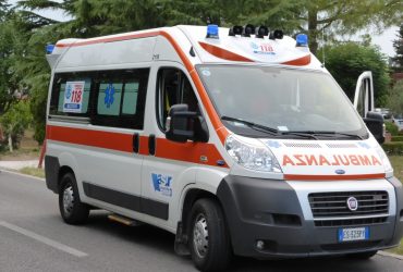 Statale 195: auto esce di strada, ferita l’autista