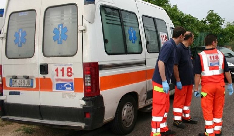 Nuoro: travolta da un camion davanti al marito e ai figli