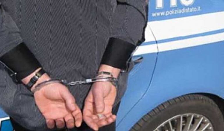 Cagliari: Colpisce il padre con un bastone per farsi consegnare denaro