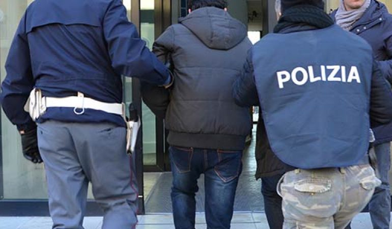 Cagliari: evade dagli  arresti domiciliari e viene arrestato in via Is Mirrionis