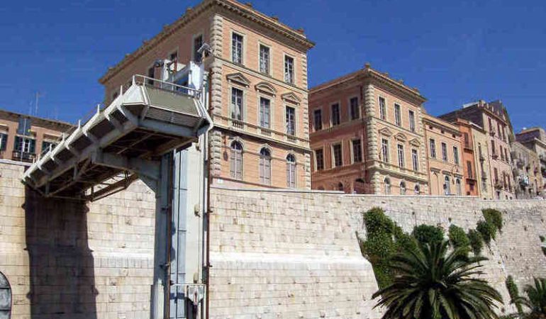 Cagliari: al via i lavori per la sostituzione degli ascensori verso Castello