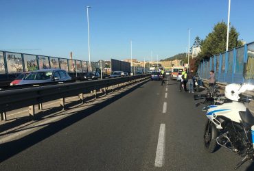 Un motociclista ferito sull’asse mediano