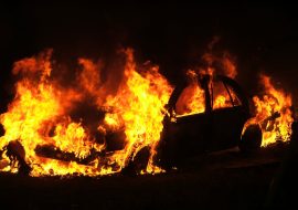 Quartu: fiamme nella notte. Tre auto danneggiate