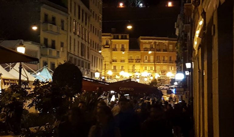 Tavolini in strada aumentano oltre il limite consentito. Sanzione a “Mammamia” e “Su Cumbidu”.