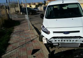 Accelera allo stop, anziché fermarsi: incidente a Barracca Manna