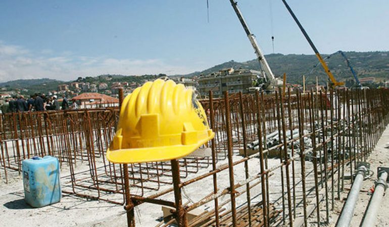 Operai senza stipendio da novembre nel cantiere Is Molas