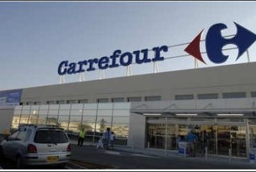 Nasconde nei calzini due aragoste rubate a Carrefour: arrestato