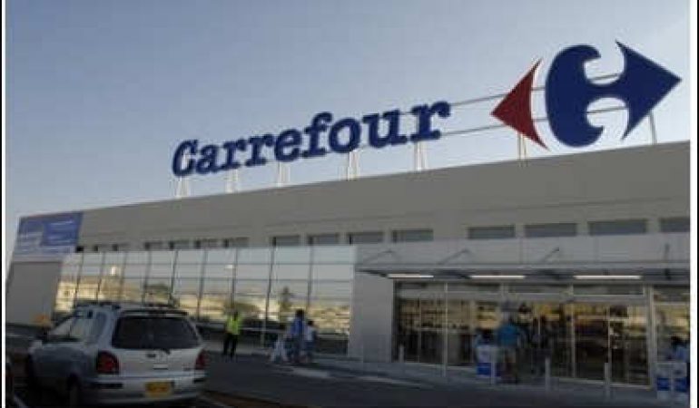 Nasconde nei calzini due aragoste rubate a Carrefour: arrestato