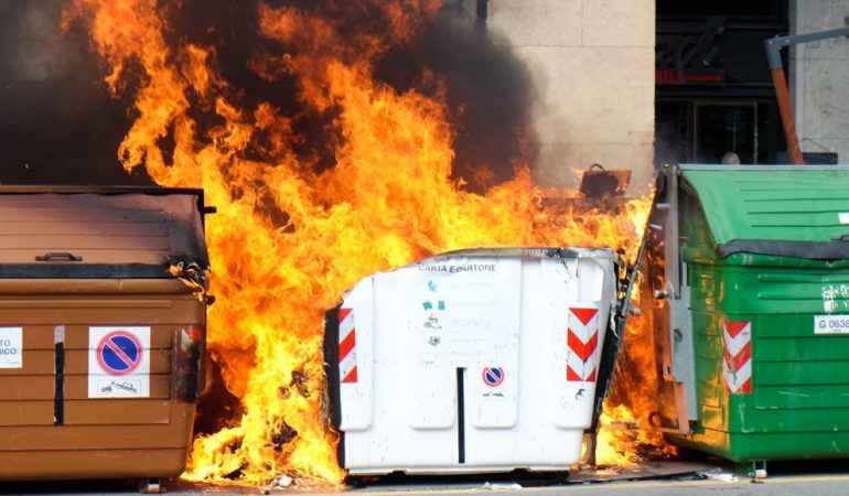 Ancora una notte di incendi a Cagliari e Sestu