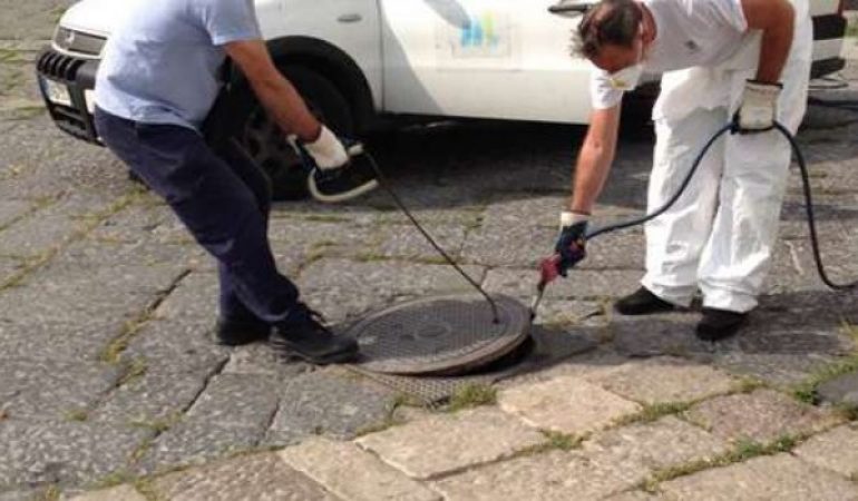 Disinfestazione in via Verdi a Cagliari