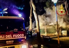 Cagliari:distrutto dalle fiamme un chiosco a Buoncammino