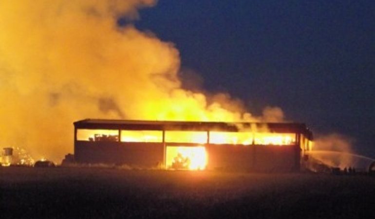 San Vero Milis: capannone devastato dalle fiamme