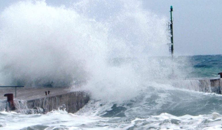 Avviso di condizioni meteo avverse per vento e mareggiate