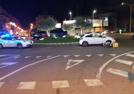 Non dà la precedenza in piazza Sant’Avendrace: scooterista contuso