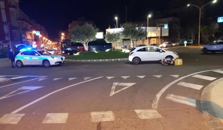 Non dà la precedenza in piazza Sant’Avendrace: scooterista contuso