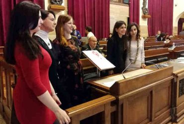 Cagliari: Consiglio comunale, posto vuoto dedicato a tutte le donne vittime di violenza