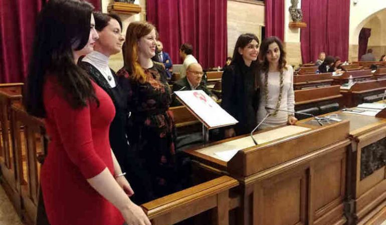 Cagliari: Consiglio comunale, posto vuoto dedicato a tutte le donne vittime di violenza