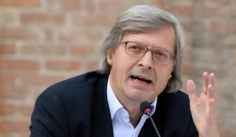 Solito show di Sgarbi all’aeroporto di Elmas