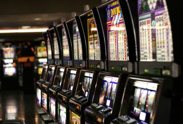 Cagliari: sanzioni e sequestri di denaro in diversi bar per infrazioni con le “slot machine”