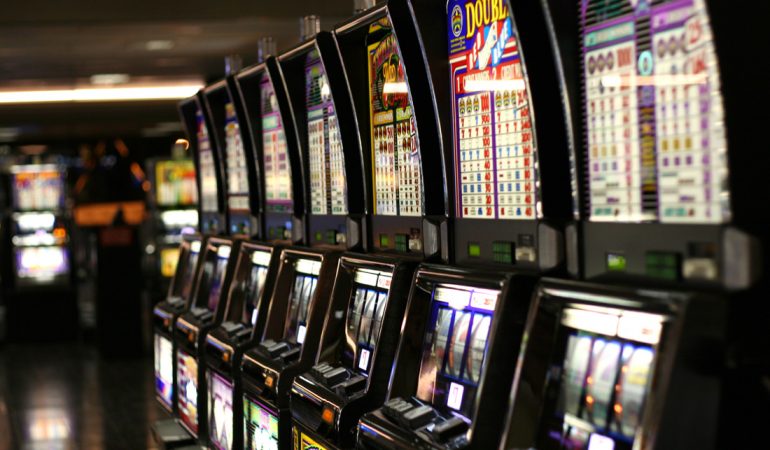 Cagliari: sanzioni e sequestri di denaro in diversi bar per infrazioni con le “slot machine”