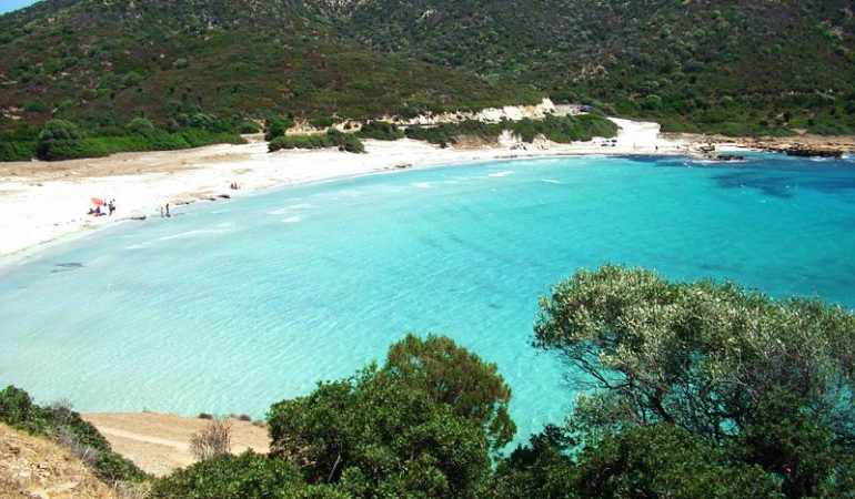 Colorare in spiaggia: 30 imprese balneari sarde aderiscono a campagna Fondazione Thun