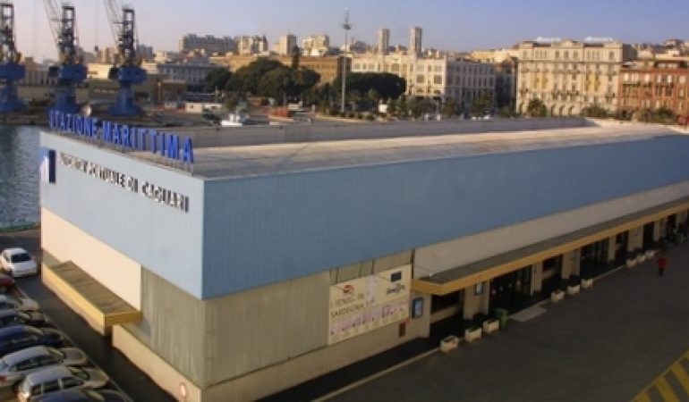 Presidio dei lavoratori alla Stazione Marittima di Cagliari