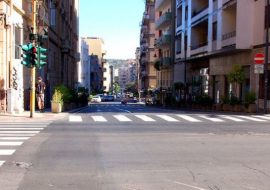 Moto contro taxi tra via Sonnino e via Alghero a Cagliari