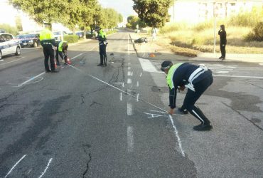 Cagliari: uno scooter investe pedone in via Cornalias