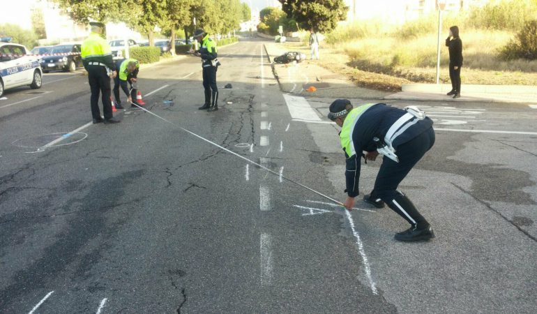 Cagliari: uno scooter investe pedone in via Cornalias