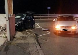 Cagliari: Smart abbatte muro di un discount in Via Mercalli