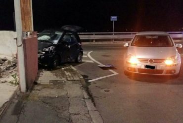 Cagliari: Smart abbatte muro di un discount in Via Mercalli