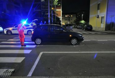 Una Seat investe un pedone in via Piovella a Cagliari